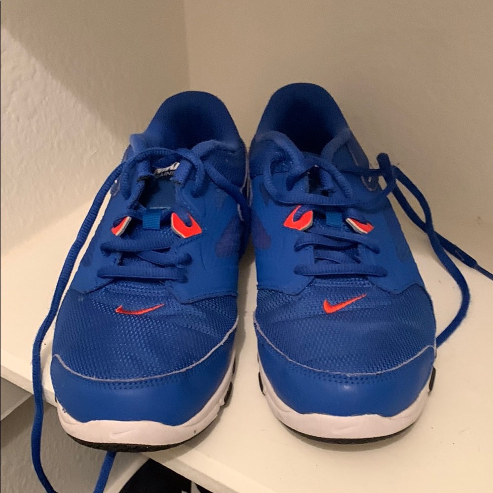Nike Blue and Red Sneakers Vibrant Athletic Design